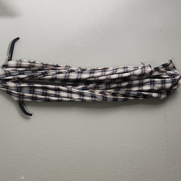 Gap Scarf Summer cotton blend plaid ends tied to form a circle scarf has flaws - Picture 2 of 9